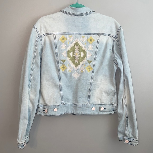 EUC LuLaRoe Harvey Southwestern Embroidered Light Wash Jean Jacket Size Large - Picture 5 of 6